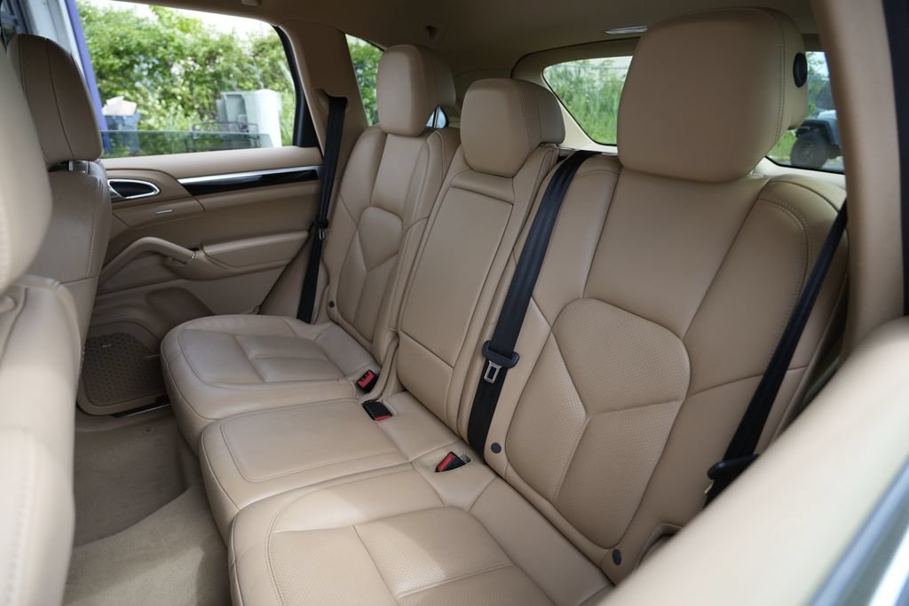 Used 2016 Porsche Cayenne AWD/4WD image 27