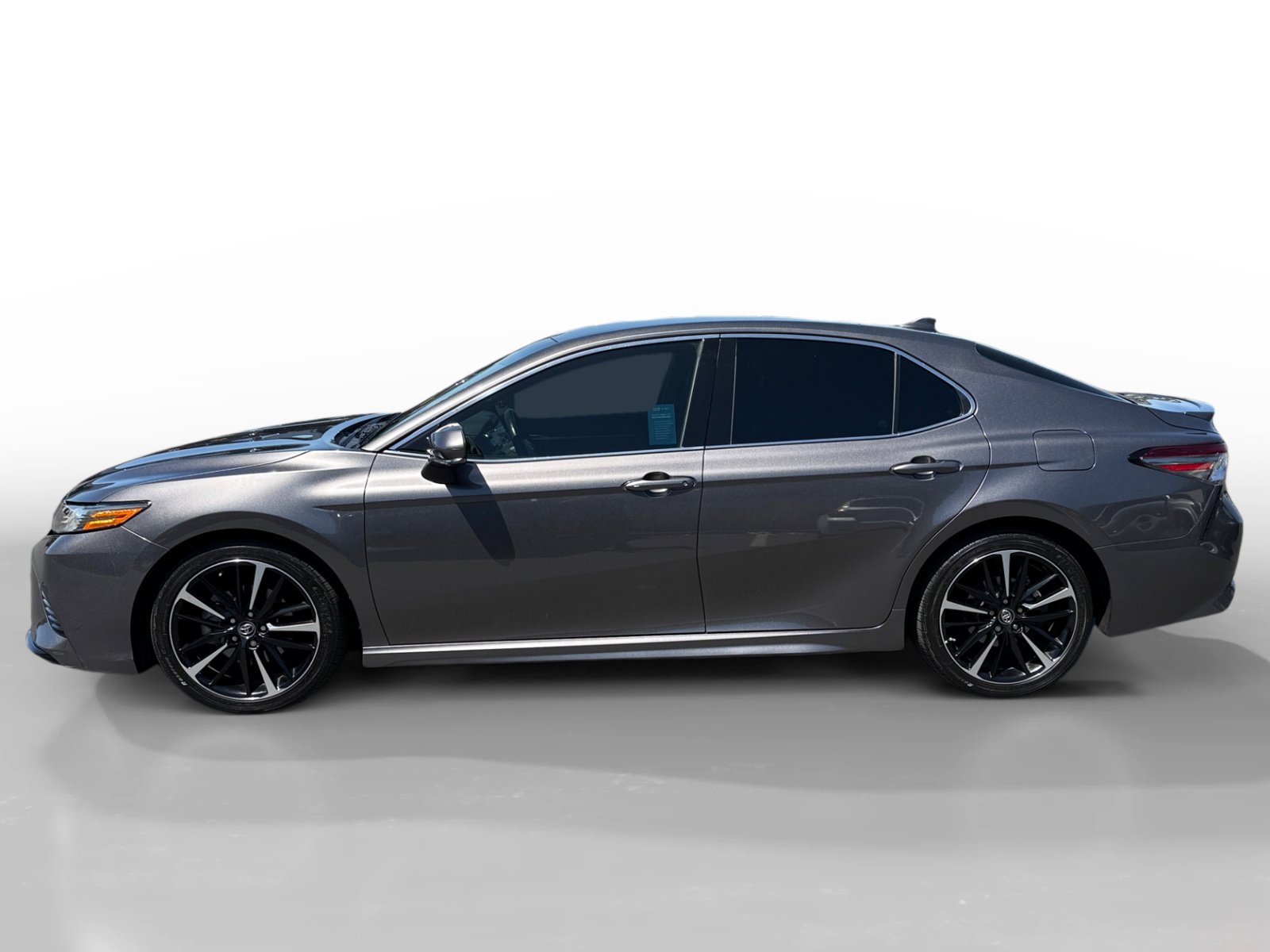 Used 2019 Toyota Camry XSE FWD image 2