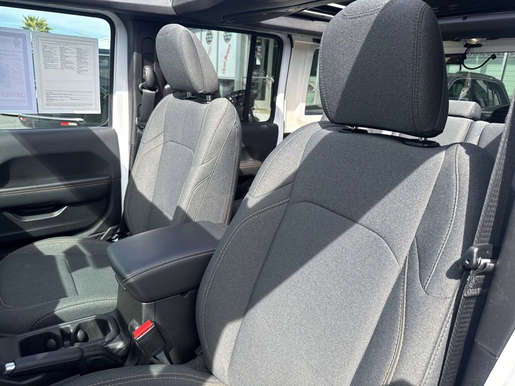 Certified 2025 Jeep Wrangler Unlimited Sahara w/ Safety Group image 16