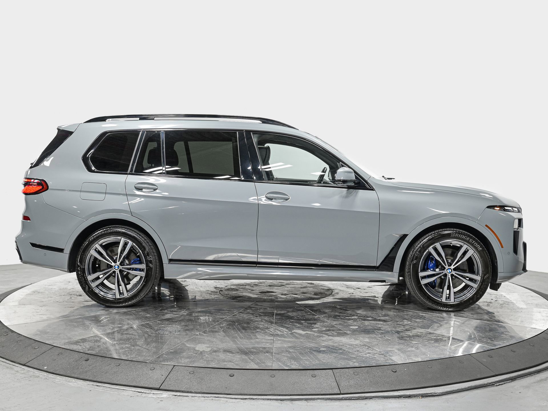 Used 2023 BMW X7 xDrive40i w/ M Sport Package image 8