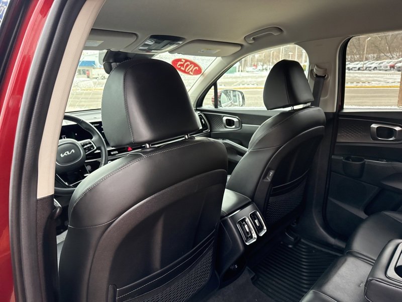 Used 2025 Kia Sorento S image 23