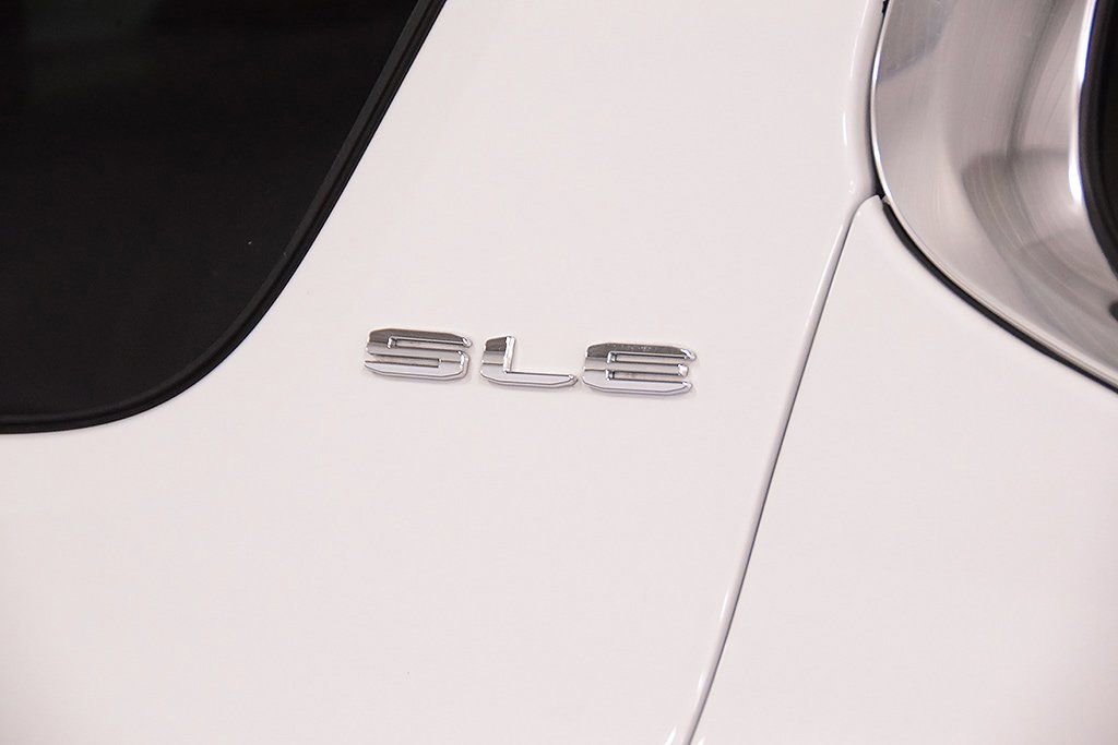 Used 2023 GMC Acadia SLE w/ Driver Convenience Package image 11