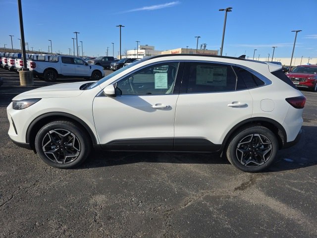 New 2026 Ford Escape Platinum w/ Class II Trailer Tow Package image 2