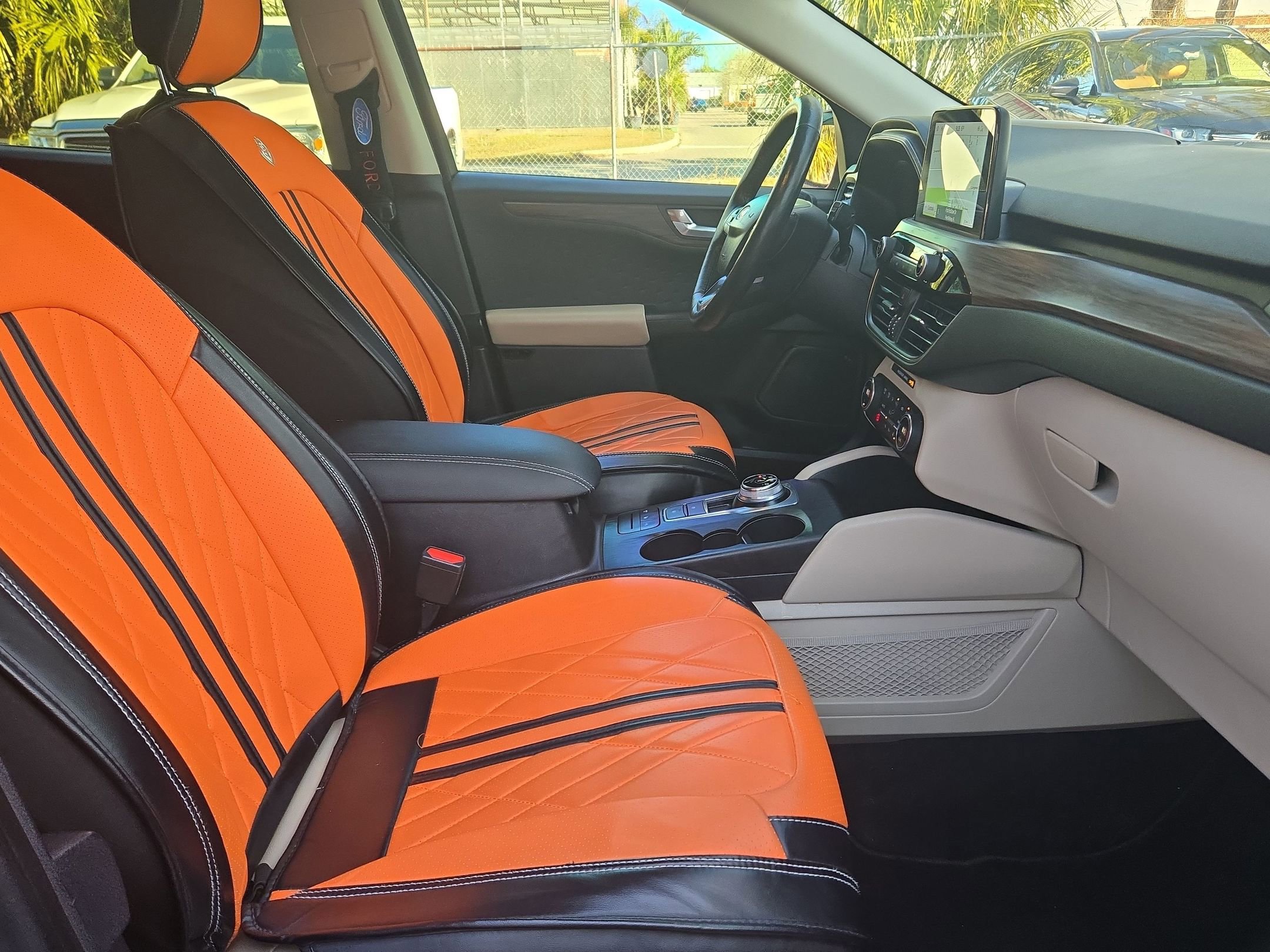 Used 2020 Ford Escape Titanium image 29