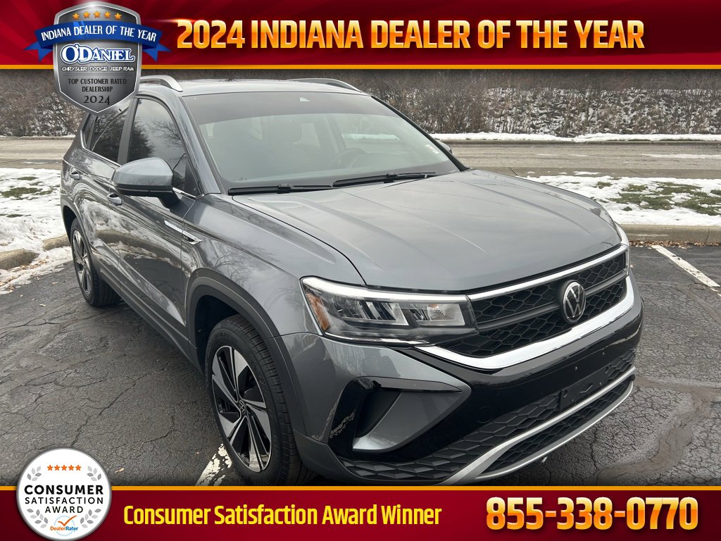Used 2024 Volkswagen Taos SE w/ Panoramic Sunroof Package