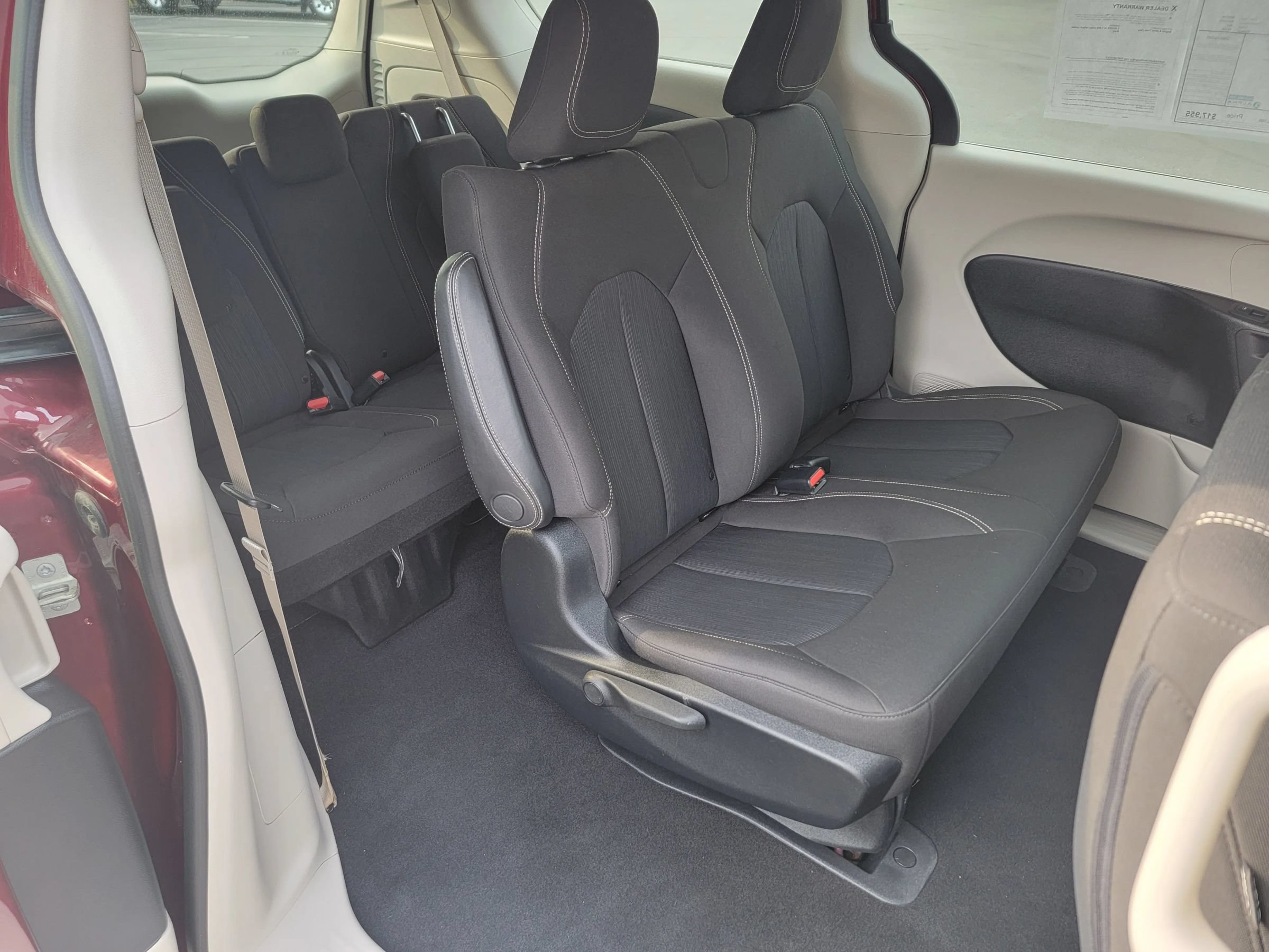 Used 2020 Chrysler Voyager L FWD image 15