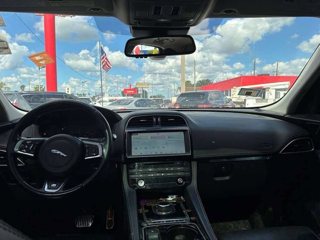 Used 2017 Jaguar F-PACE R-Sport AWD/4WD image 5