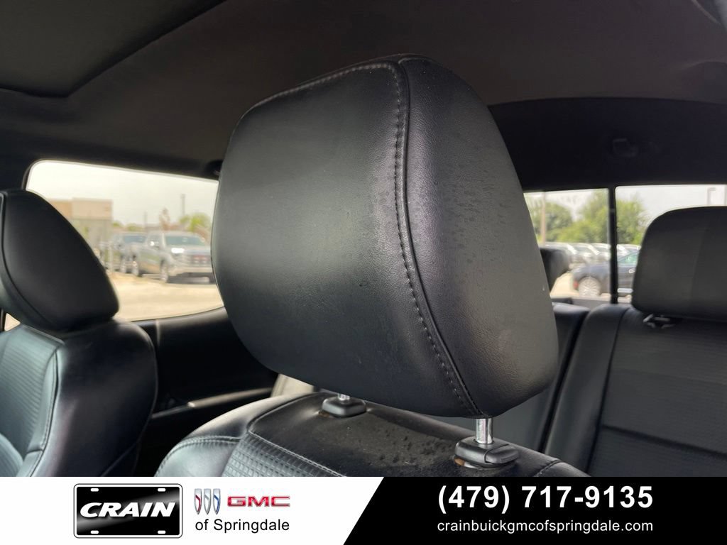 Used 2018 Toyota Tacoma TRD Sport w/ TRD Premium Sport Package AWD/4WD image 18