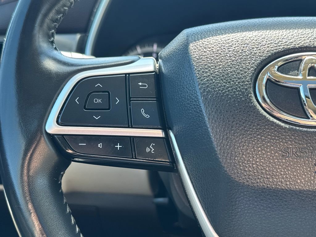 Used 2022 Toyota Highlander XLE AWD/4WD image 21