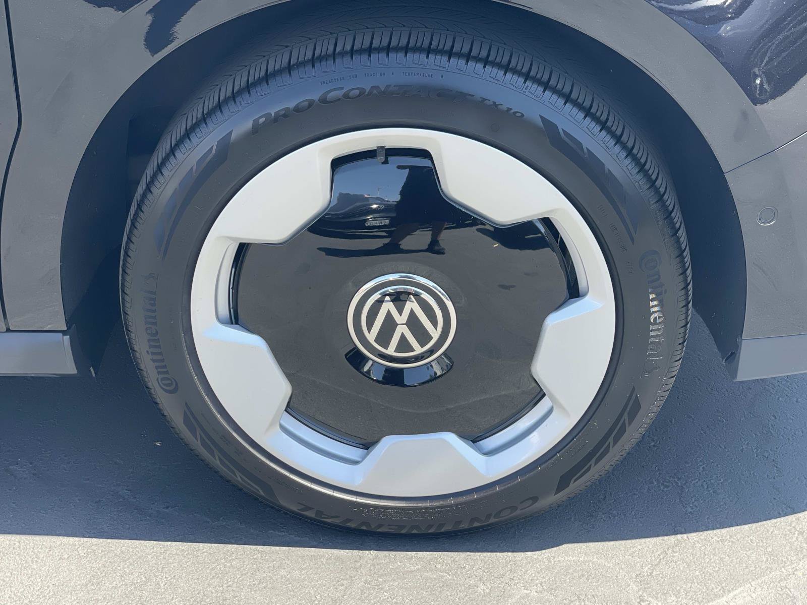Certified 2025 Volkswagen ID. Buzz Pro S RWD image 6