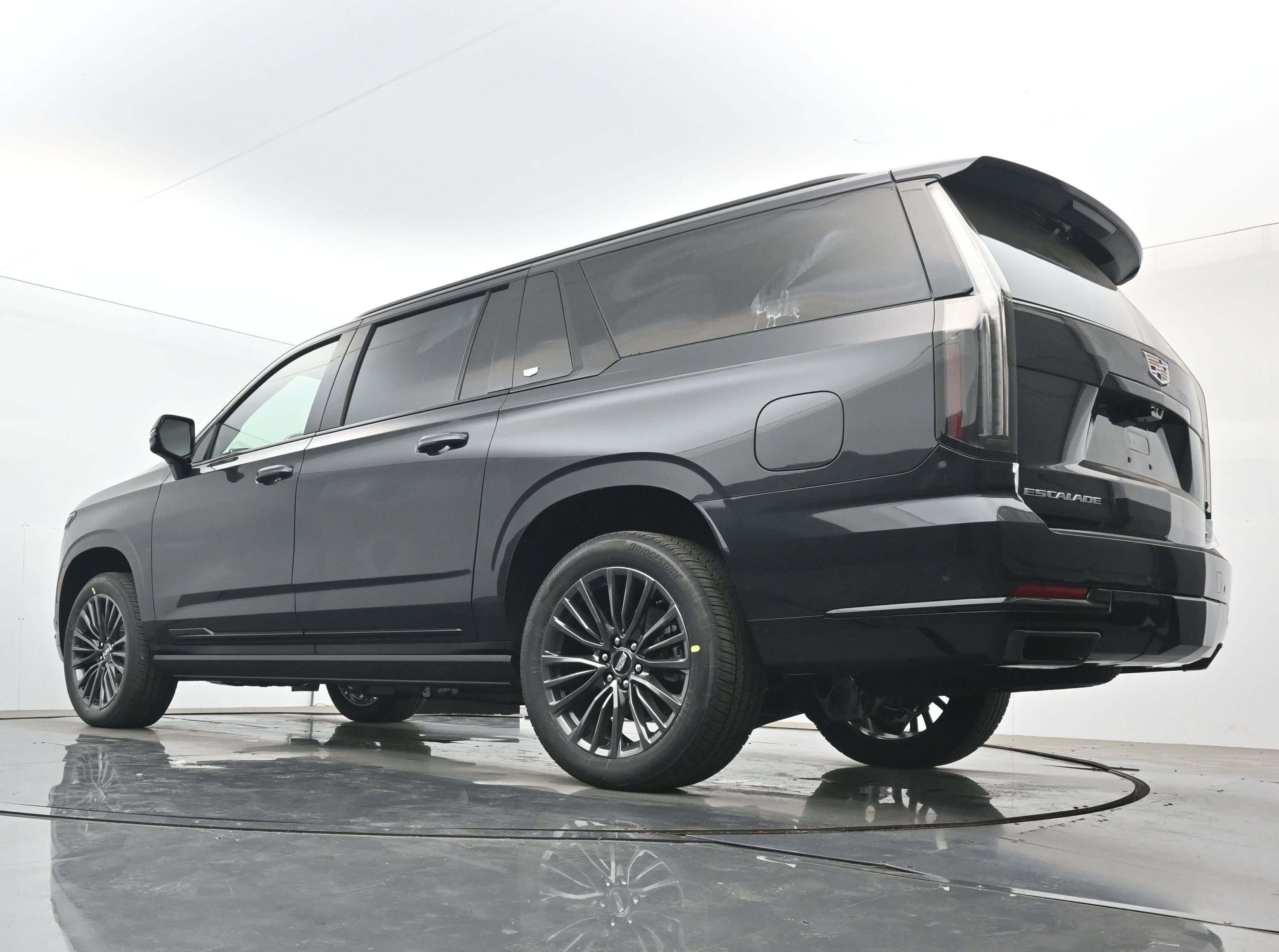 New 2026 Cadillac Escalade ESV Platinum Sport w/ LPO, Floor Liner Package AWD/4WD image 17