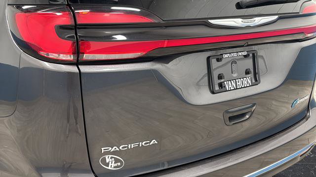 Used 2022 Chrysler Pacifica Touring-L FWD image 39