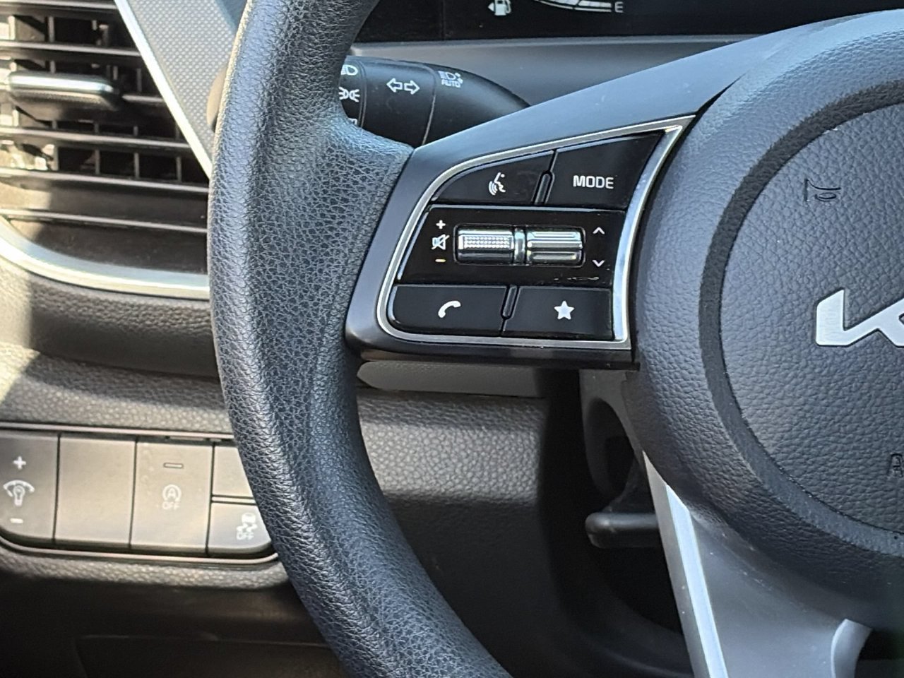 Certified 2026 Kia Seltos LX FWD image 22