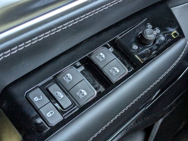 New 2026 Jeep Grand Wagoneer Summit w/ Premium Group III image 25