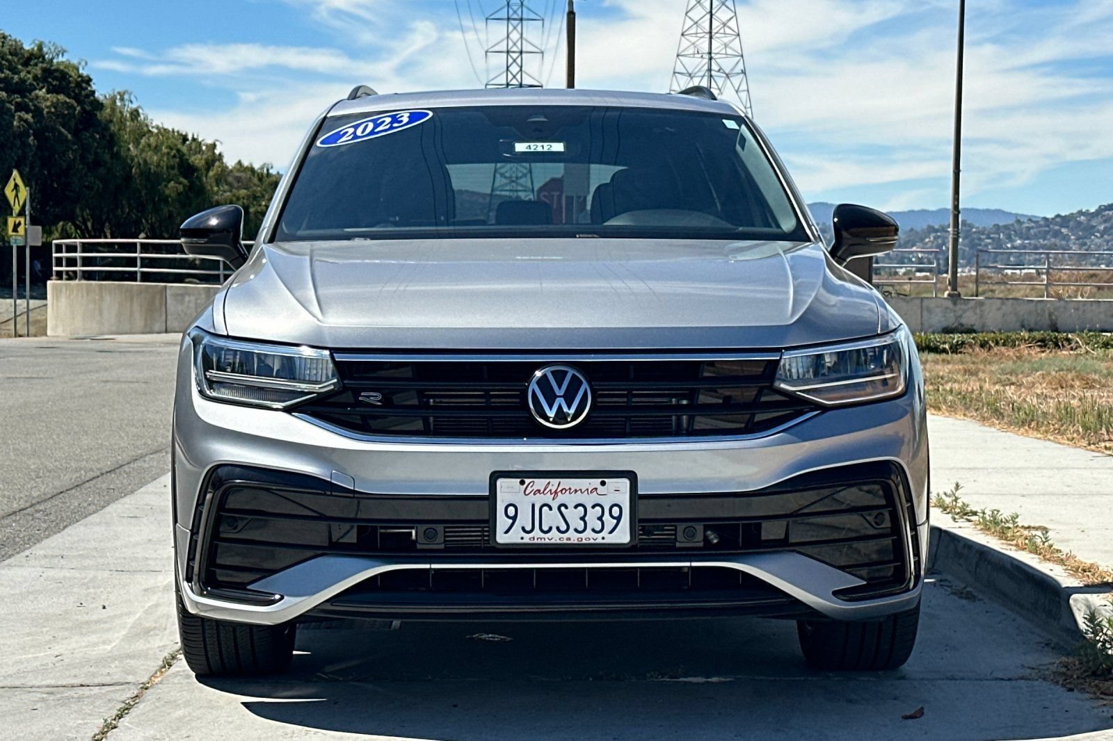 Used 2023 Volkswagen Tiguan SE R-Line AWD/4WD image 9