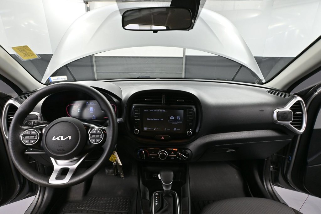 Used 2023 Kia Soul LX w/ LX Technology Package FWD image 19