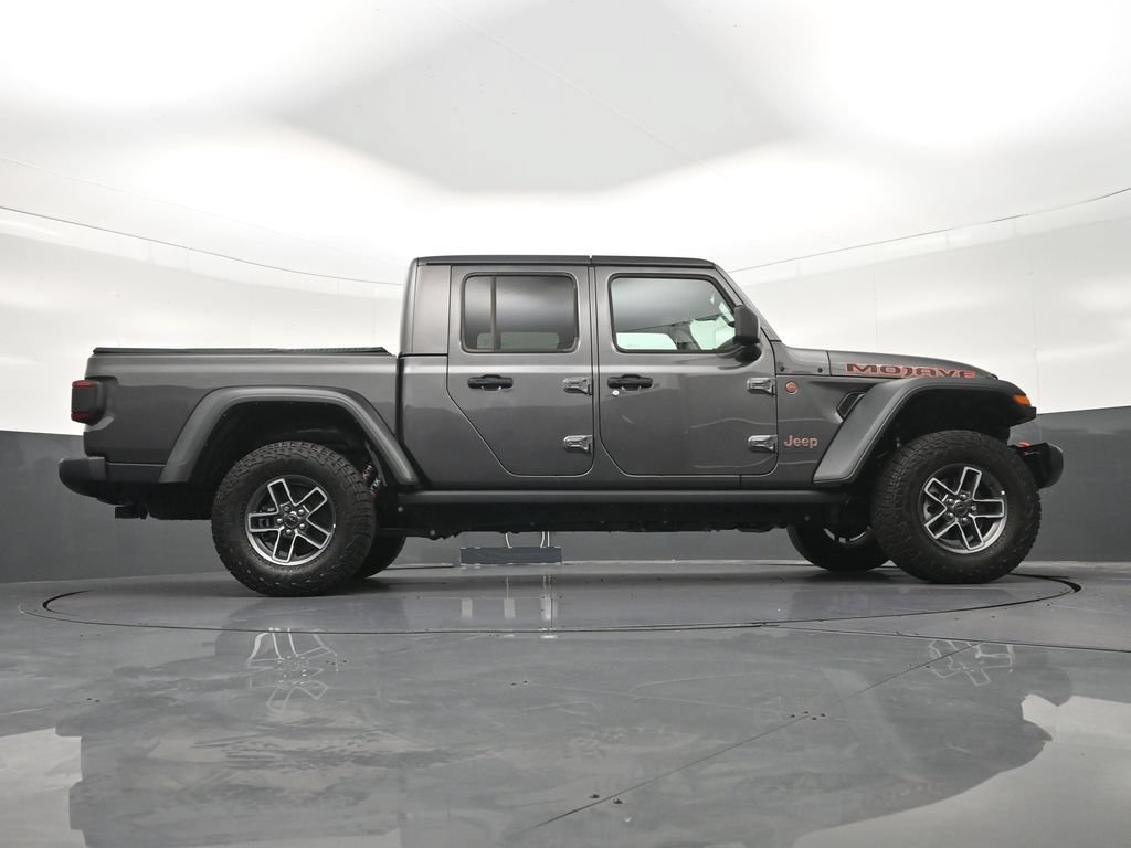 Used 2025 Jeep Gladiator Mojave w/ Convenience Group AWD/4WD image 32