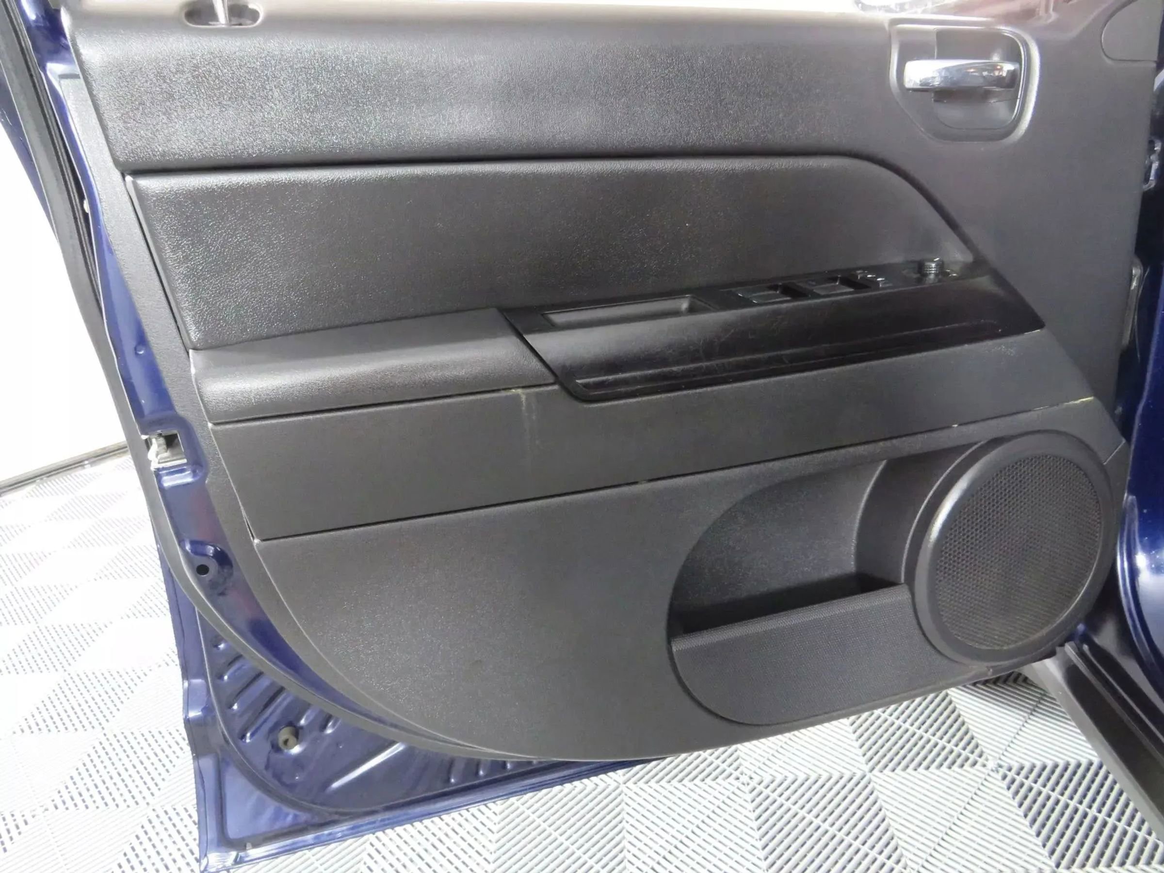 Used 2013 Jeep Compass Latitude w/ Sun/Sound Group FWD image 36