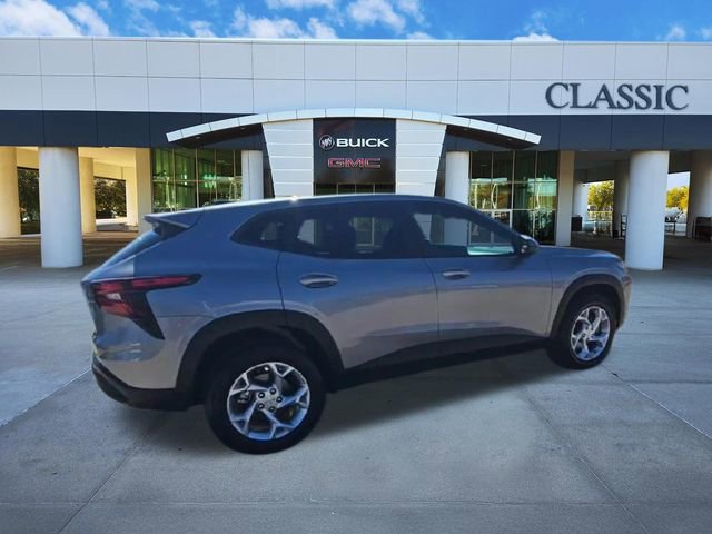 Used 2024 Chevrolet Trax LS w/ LS Convenience Package FWD image 8