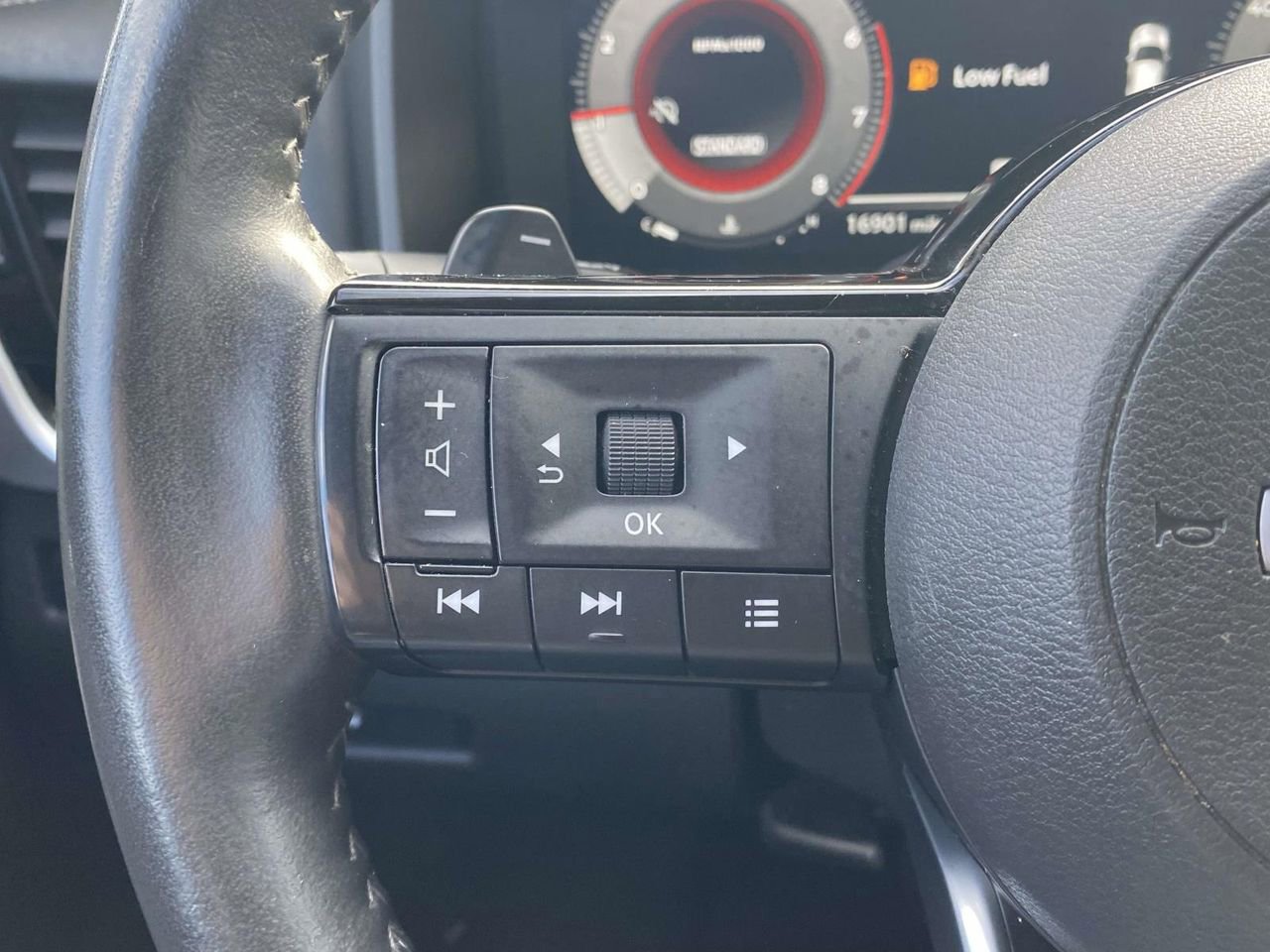 Used 2024 Nissan Rogue SL image 19