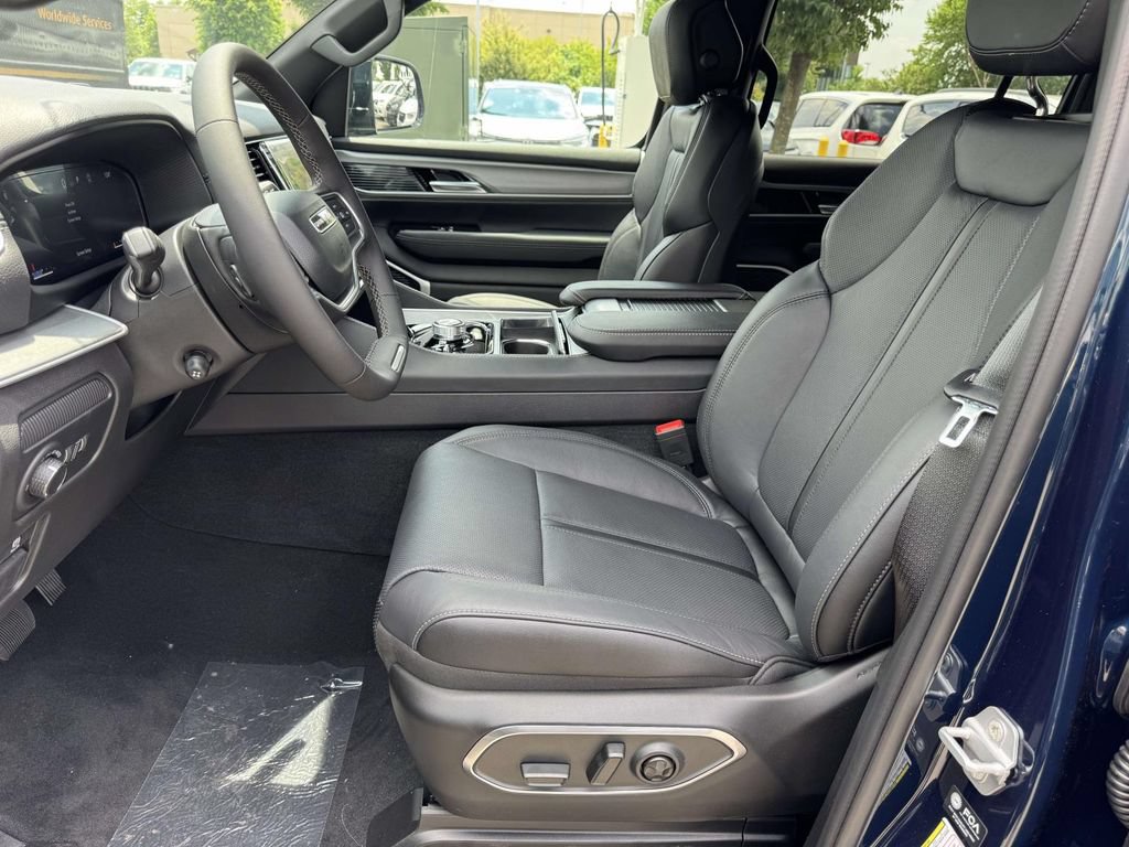 New 2026 Jeep Grand Wagoneer Limited w/ 8-Passenger Seating Package AWD/4WD image 13