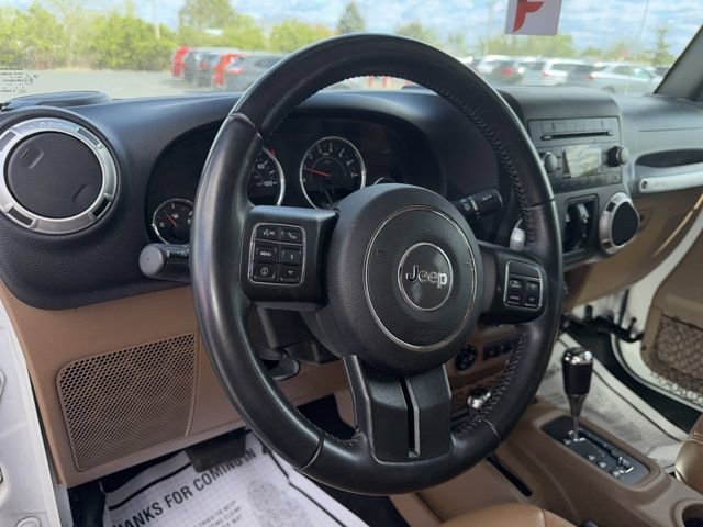 Used 2017 Jeep Wrangler Unlimited Sahara w/ Connectivity Group AWD/4WD image 11