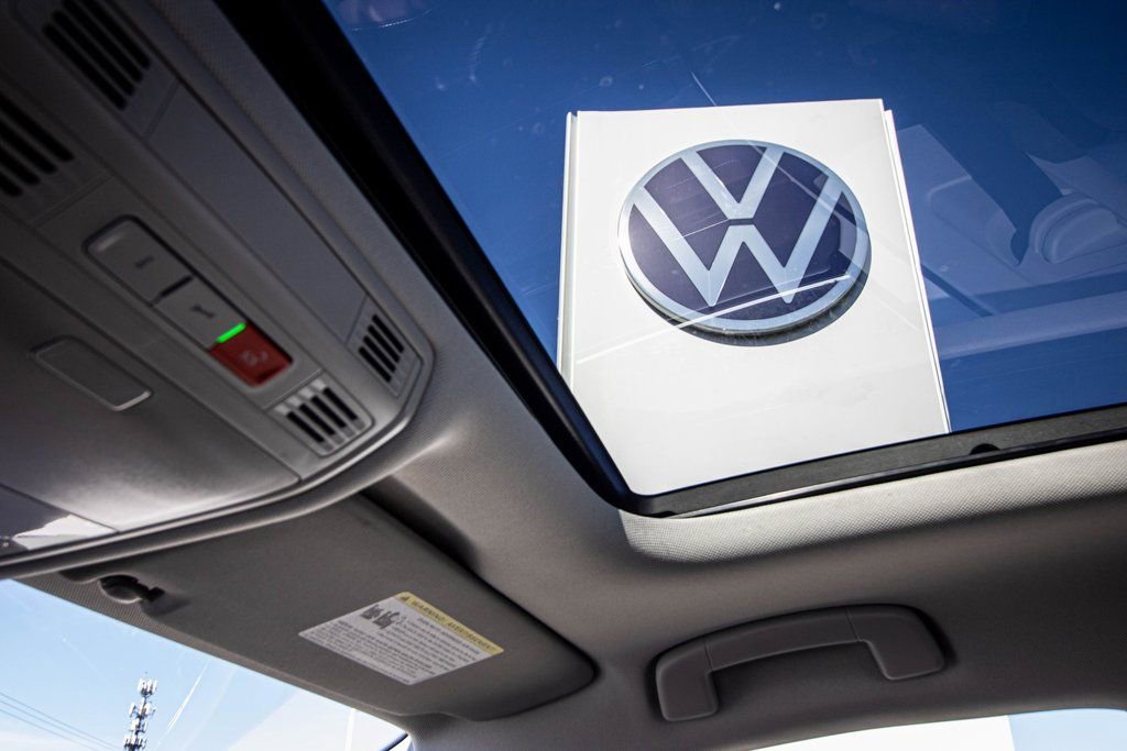 New 2026 Volkswagen Jetta SEL FWD image 2