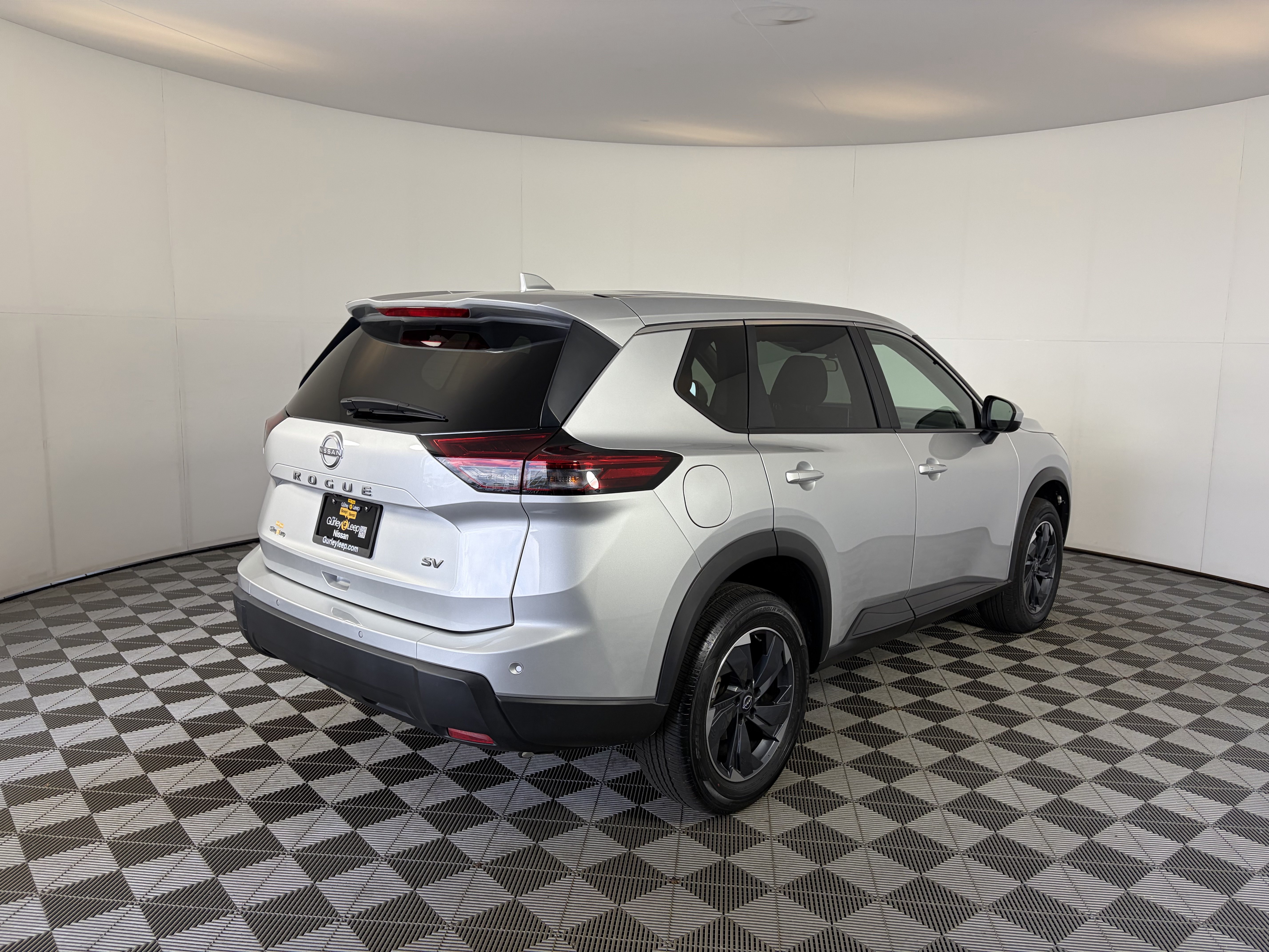 Used 2024 Nissan Rogue SV FWD image 10