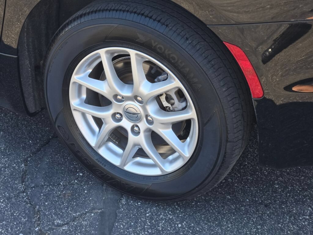 Certified 2024 Chrysler Pacifica Touring-L FWD image 19