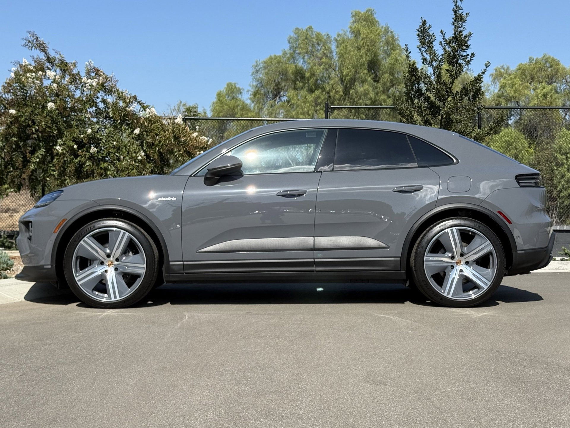 Used 2025 Porsche Macan Electric image 2