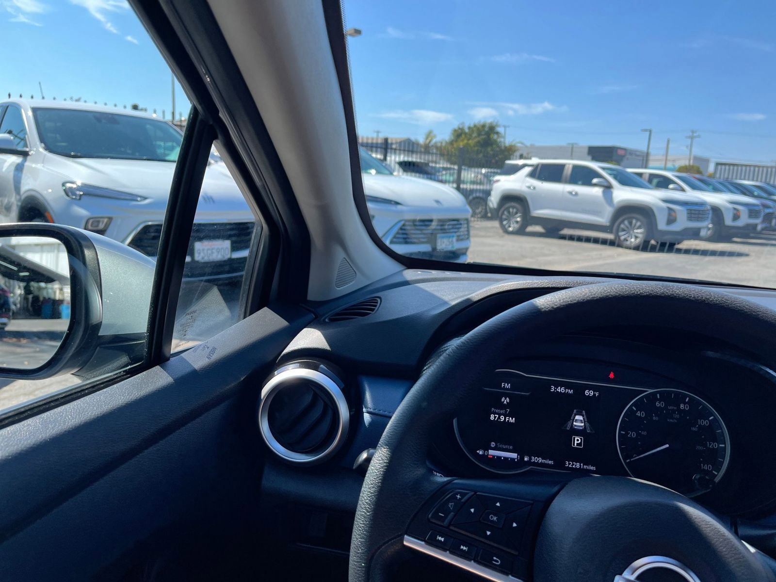 Used 2025 Nissan Versa SV FWD image 34