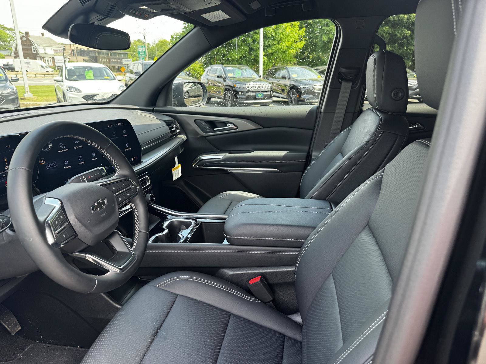 Used 2026 Chevrolet Traverse LT w/ Midnight/Sport Edition FWD image 13