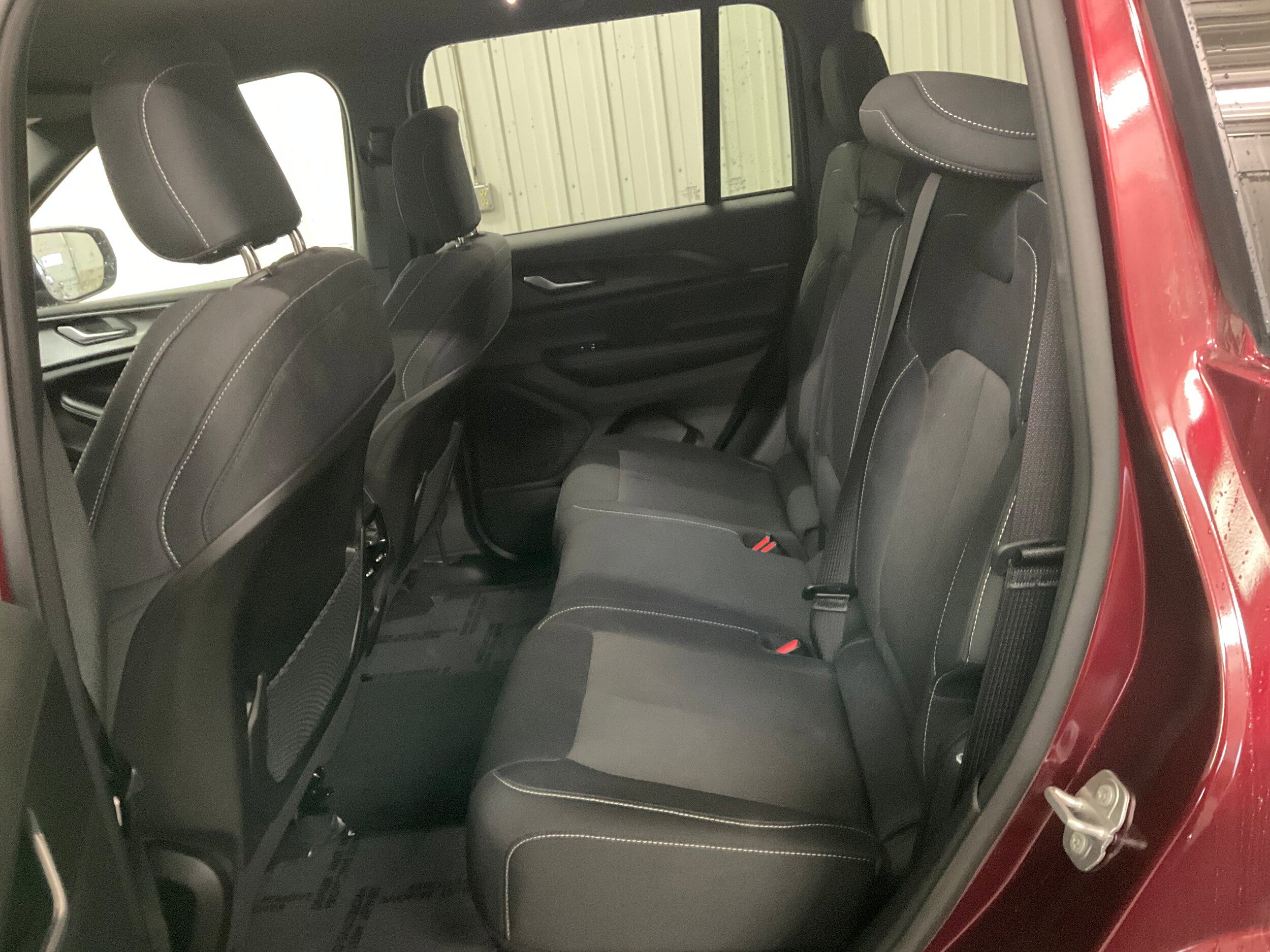 Used 2024 Jeep Grand Cherokee Laredo AWD/4WD image 19