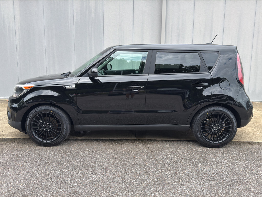 Used 2017 Kia Soul FWD image 6