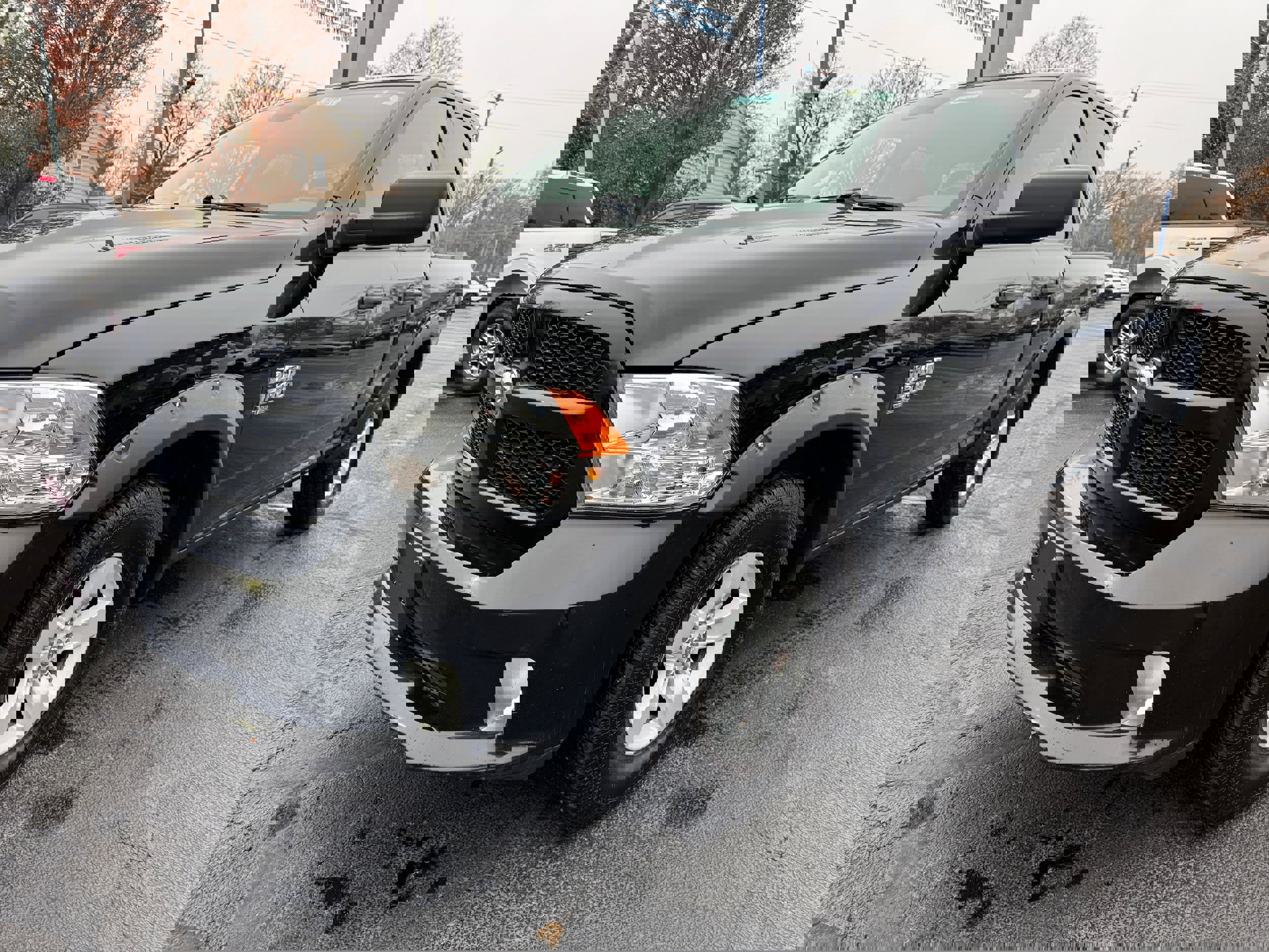 Used 2019 RAM 1500 Express AWD/4WD image 3