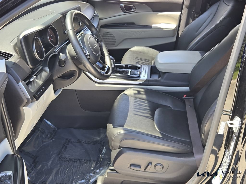 Certified 2022 Kia Carnival LX FWD image 10