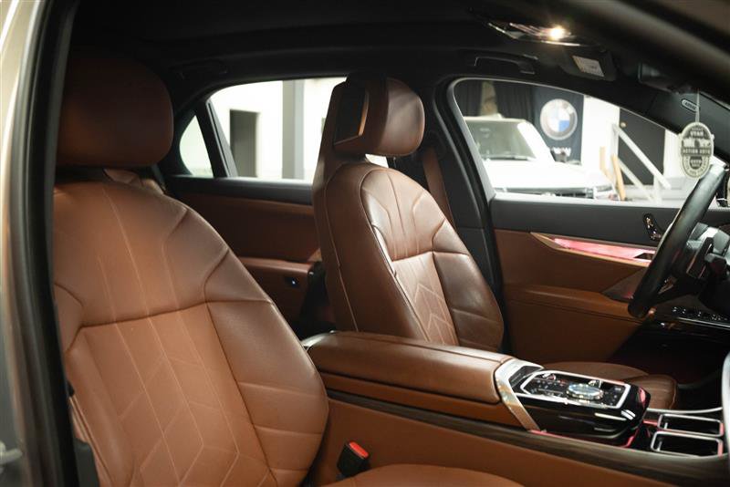 Used 2023 BMW 760i xDrive AWD/4WD image 15
