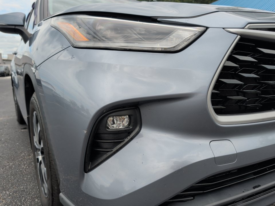 Used 2021 Toyota Highlander XLE AWD/4WD image 28