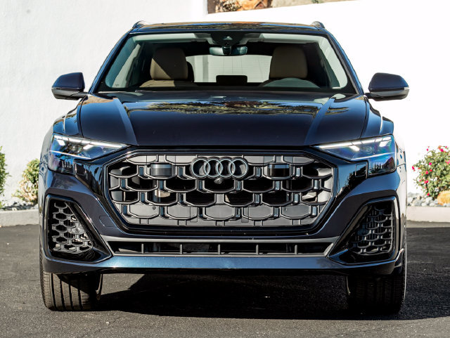 Used 2024 Audi Q8 Premium Plus AWD/4WD image 3