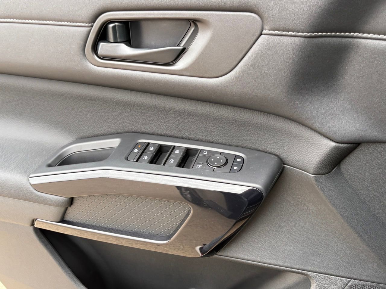 New 2026 Nissan Pathfinder SV image 17