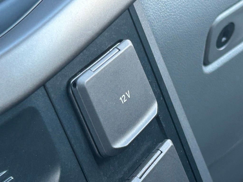 Used 2025 Ford F150 Lightning XLT AWD/4WD image 33
