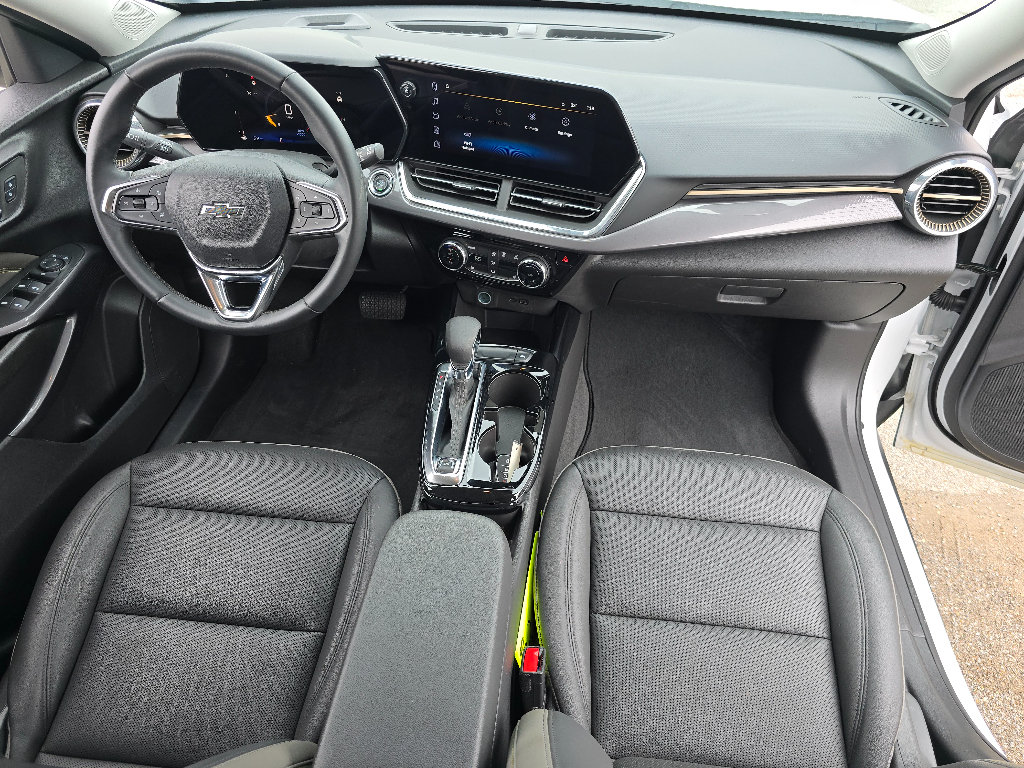 Used 2025 Chevrolet Trax ACTIV FWD image 16