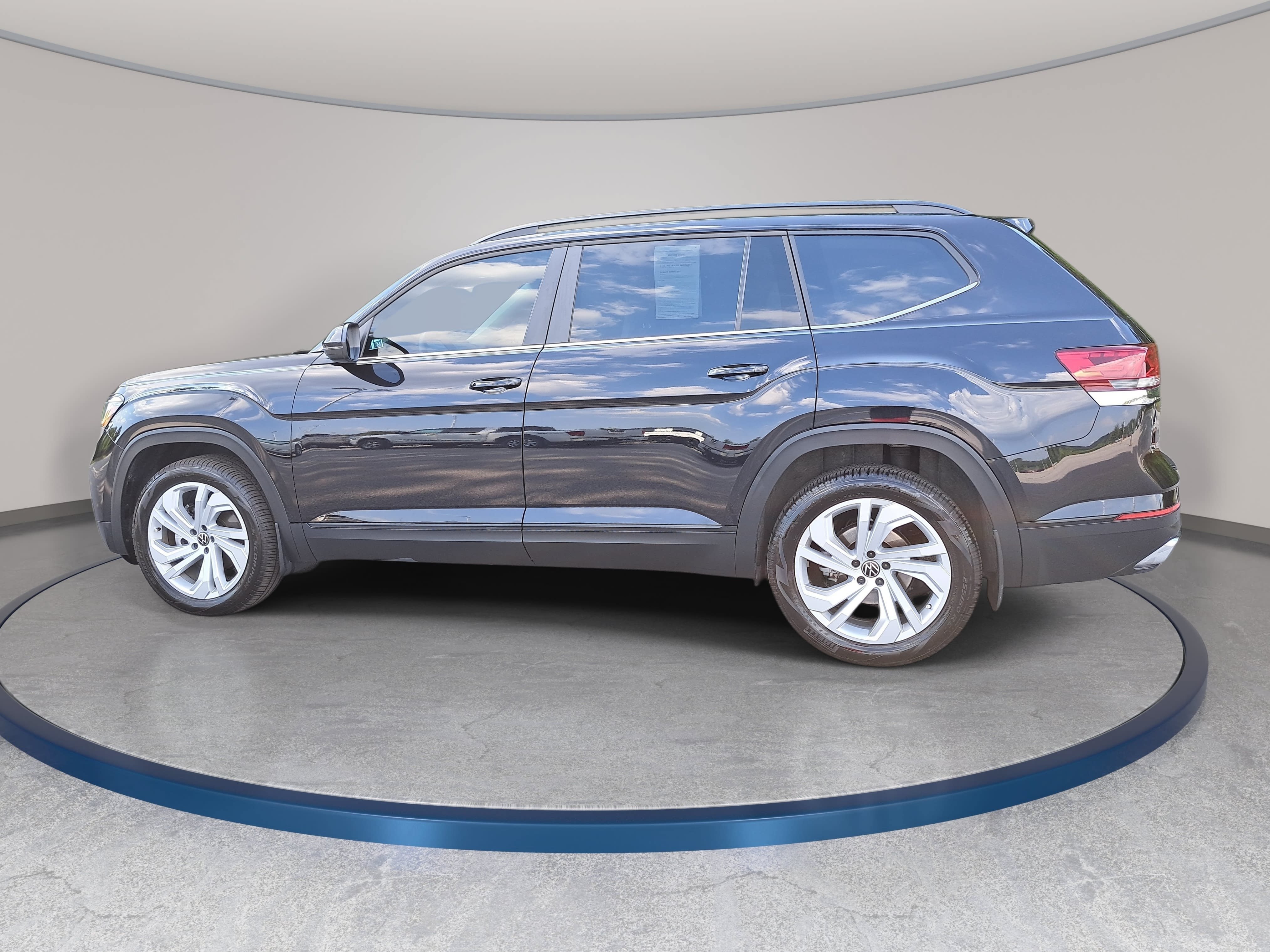 Used 2023 Volkswagen Atlas SE w/ Panoramic Sunroof Package FWD image 8