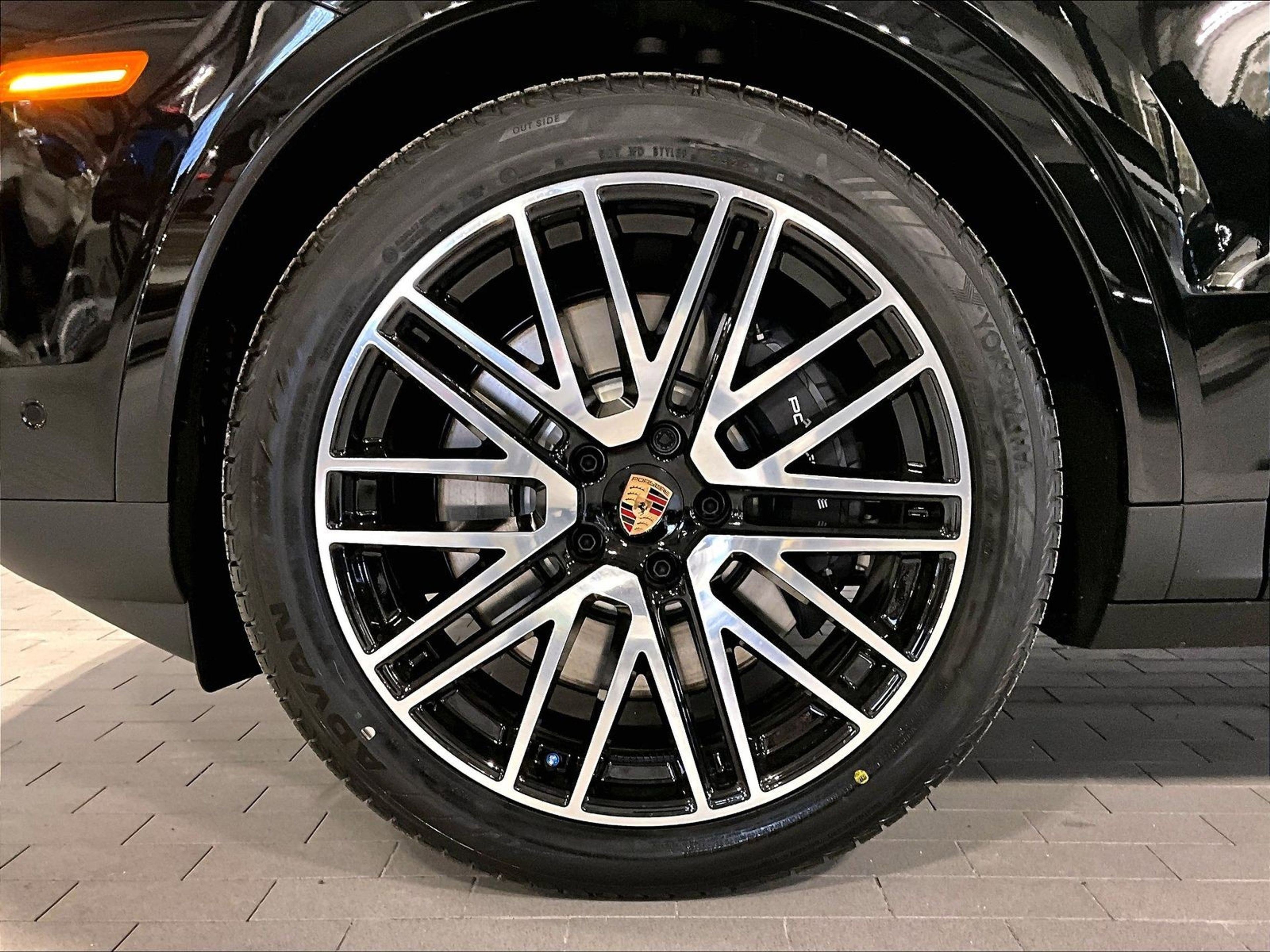 New 2026 Porsche Cayenne E-Hybrid image 13