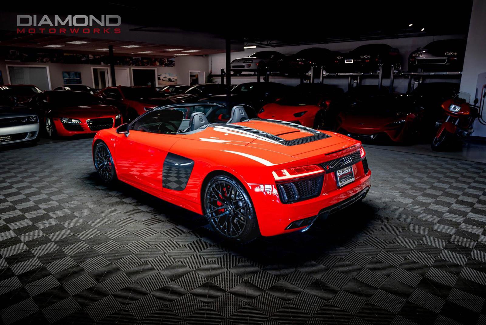 Used 2018 Audi R8 V10 w/ Carbon Exterior Package image 4