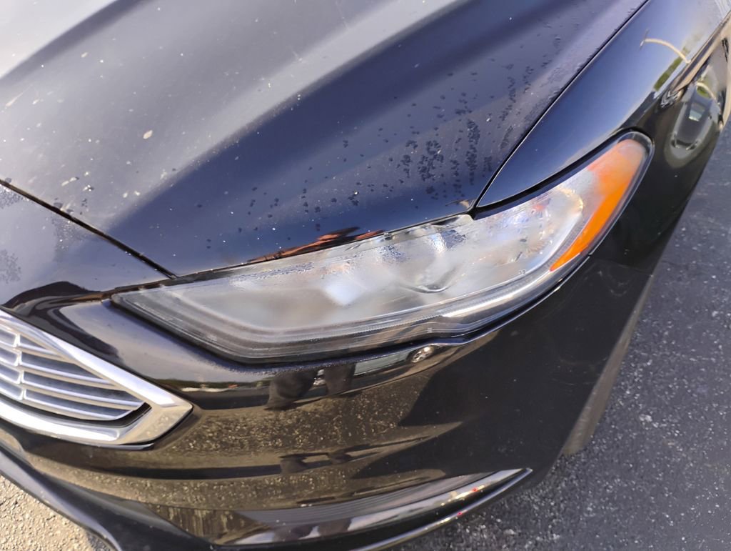 Used 2017 Ford Fusion SE FWD image 9