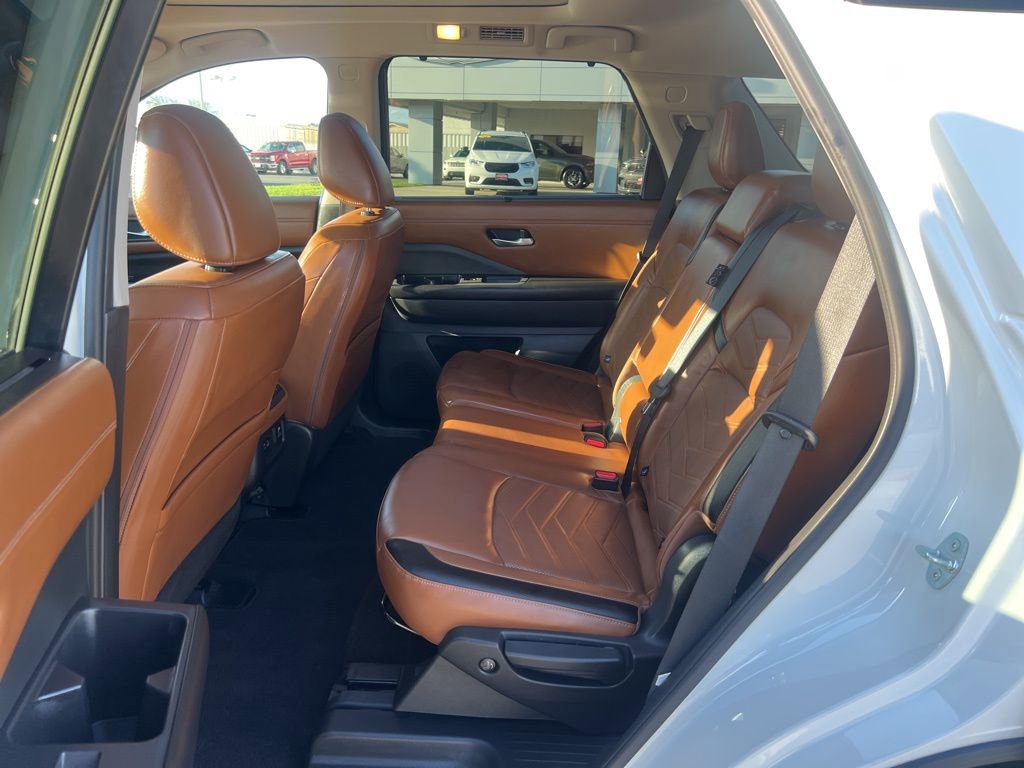 Used 2023 Nissan Pathfinder Platinum w/ Cargo Package AWD/4WD image 28
