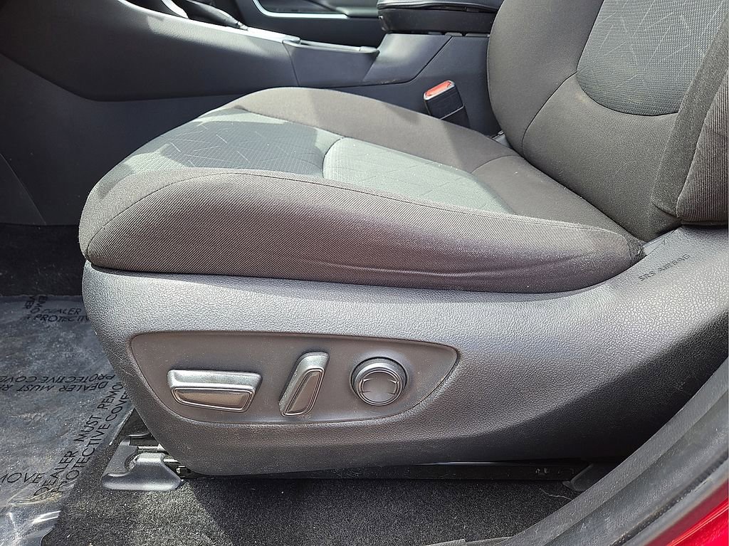 Used 2022 Toyota RAV4 XLE FWD image 24