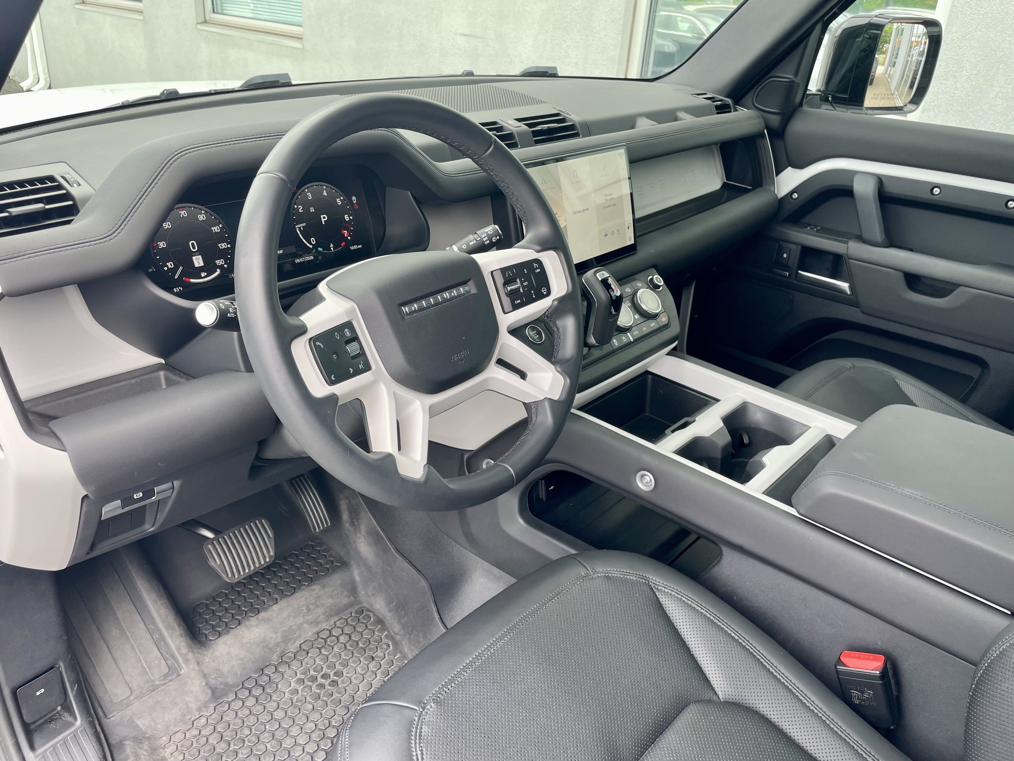 Certified 2025 Land Rover Defender 110 X-Dynamic SE AWD/4WD image 13