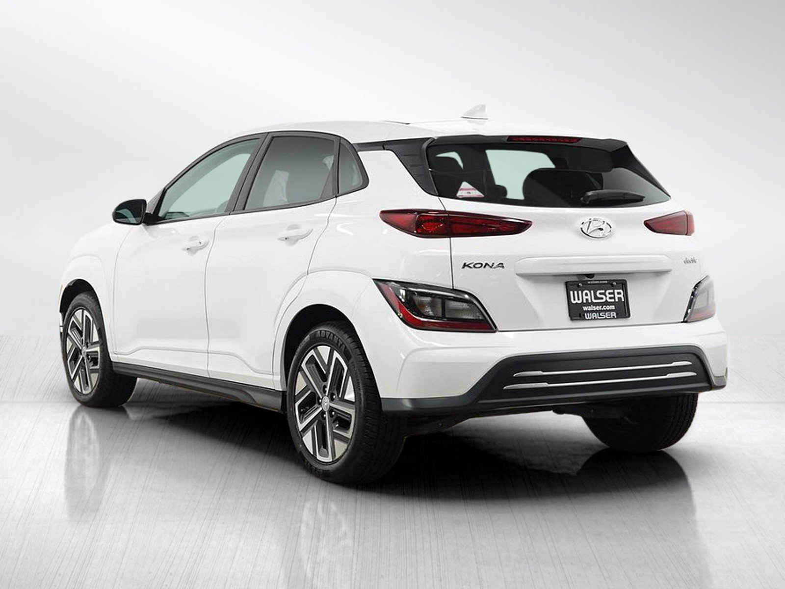 Used 2023 Hyundai Kona SEL FWD image 3
